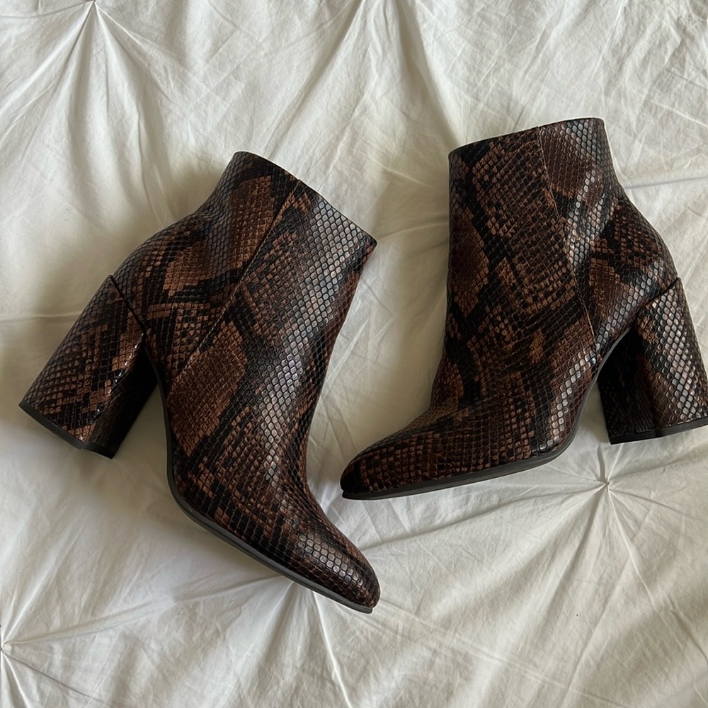 STEVE MADDEN Brown Snakeskin Ankle Boots